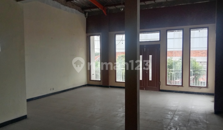 Ready-to-Occupy Shophouse on Karanganyar Street, Dukuhturi, Tegal