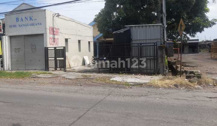 For Rent: House with Bonus Shop in Raya Menganti For Rent: House with Bonus Shop in Raya Menganti