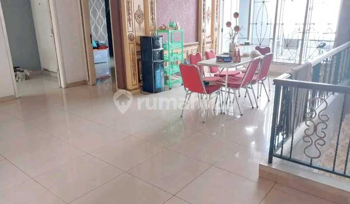 Rumah Hook dengan Kolam Renang di Boulevard Legenda Wisata Cibubur 2