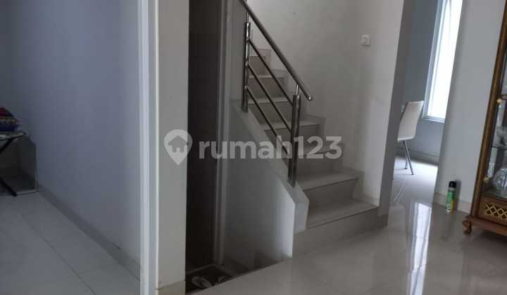 Minimalist 2-Story House in Seruni Hills, Jatiranggon, Bekasi Minimalist 2-Story House in Seruni Hills, Jatiranggon, Bekasi