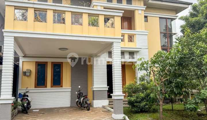 Rumah Hoek Premium Depan Fasilitas - Kota Wisata Cibubur