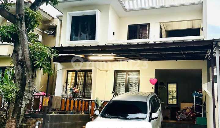 Quick Sale: Neat and ready-to-occupy 3-story house in Legenda Wisata Cibubur