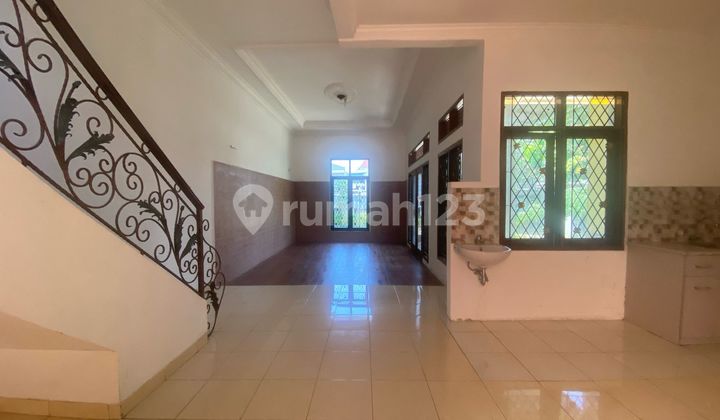 Quick Sale 2-Story House Hook Position at Riverside Golf Hill 2