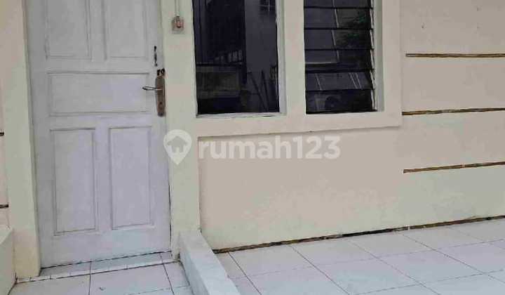 Safe and Comfortable Rental House for Rent in a Strategic Location in West Jakarta