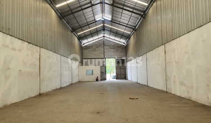 Disewakan Cepat Gudang Loading Dock di Angke, Jakarta Barat 1