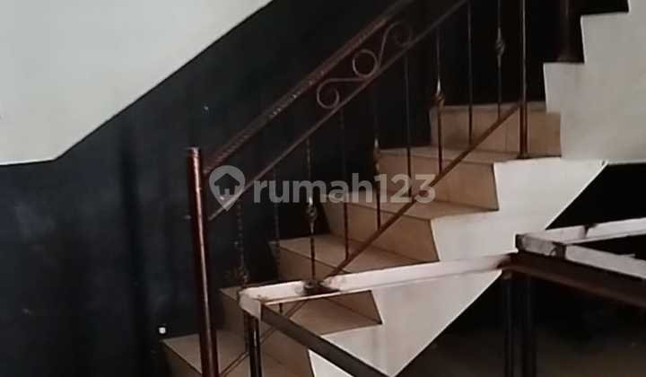 For Rent: 2-Story Shop House, Suitable for Business or Office, Strategic Location in the Economic Center of Tlogosari, Semarang. 2