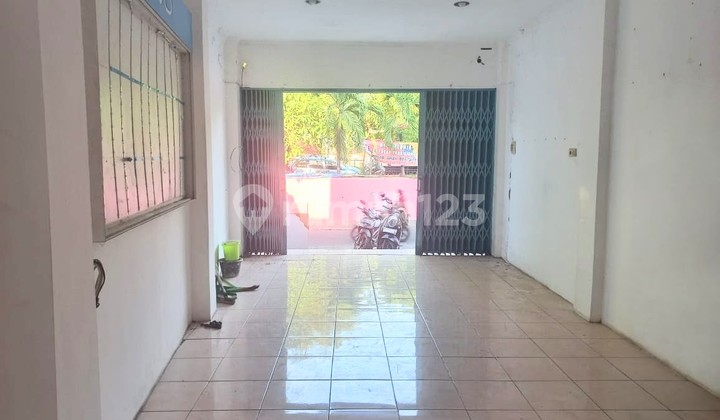 For Rent: 3-Story Shop House, Suitable for Office or Business in Pusponjolo Central Area, Semarang City. 2