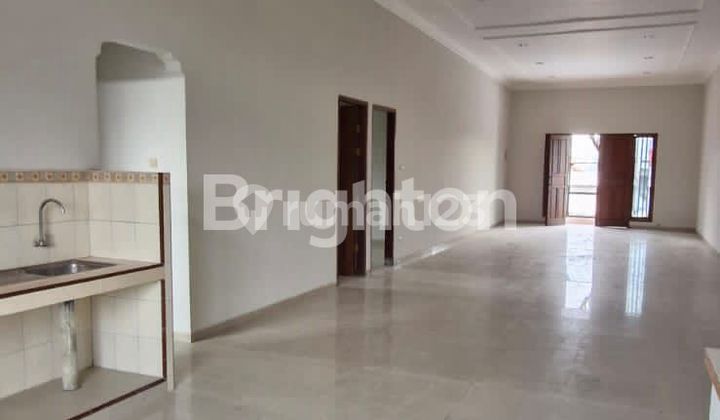 FOR RENT: BEAUTIFUL 2-STORY SHOPHOUSE ON MAIN ROAD, SUITABLE FOR ANY BUSINESS IN GAJAH AREA, SEMARANG 2
