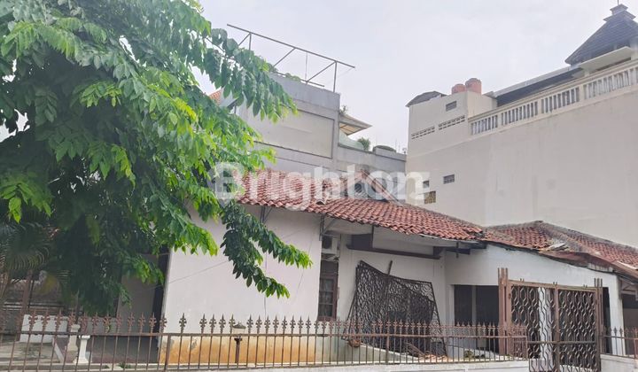 DI JUAL RUMAH  HOOK  BISA  UNTUK TEMPAT  TINGGAL /  RESTORAN / PERKANTORAN  DG LUAS 299 m DAERAH TLOGOSARI  SEMARANG 2