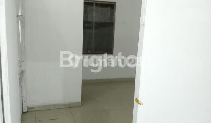 RUKO CANTIK 2 LANTAI SIAP PAKAI ADA 2 KAMAR COCOK UNTUK USAHA / KANTOR/ RUMAH TOKO DI DAERAH TLOGOSARI SEMARANG  2