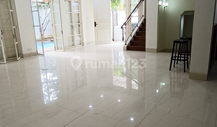 Rumah Hook Ada Kolam Renang Di Kemang Barat Jakarta Selatan  1