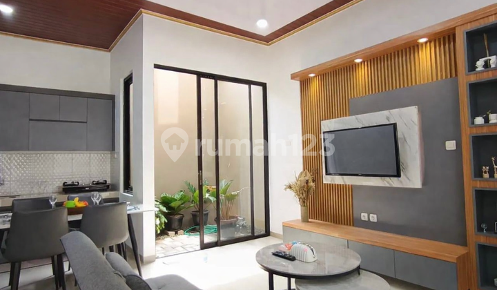 3-Story Ready-to-Occupy House with Roadside Access, Just a Step Away from the Toll Road 3-Story Ready-to-Occupy House with Roadside Access, Just a Step Away from the Toll Road