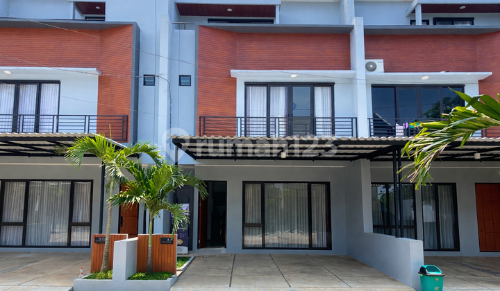Rumah Siap Huni 3 Lantai Akses Pinggir Jalan Selangkah Dari Toll 2
