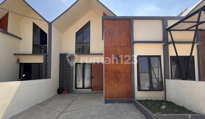 Rumah Strategis Diapit 2 Akses Tol Hanya 15 Menit KRL Rumah Strategis Diapit 2 Akses Tol Hanya 15 Menit KRL