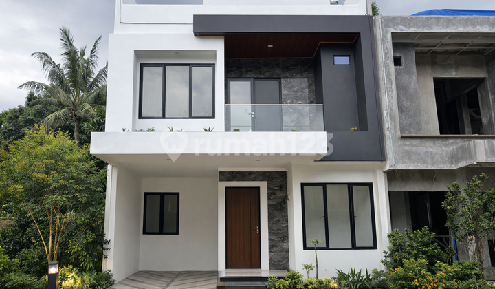 Luxury House with Road Access Only 15 Minutes from Pamulang Toll 1