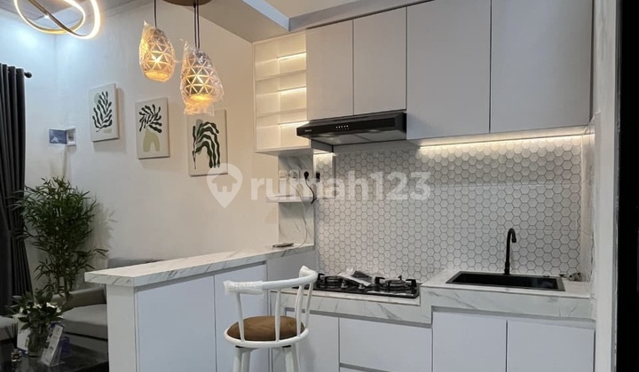 Rumah 2 Lantai SHM Diapit Akses Toll dan KRL