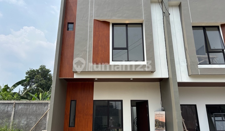 Rumah 2 Lantai Akses Pinggir Jalan Bebas Banjir Dekat Mall Rumah 2 Lantai Akses Pinggir Jalan Bebas Banjir Dekat Mall