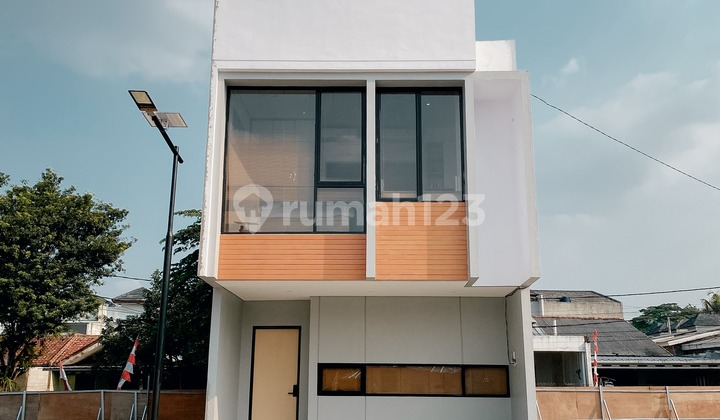 Rumah Strategis 2 Lantai Bebas Banjir Raw Jalan Luas bisa KPR Rumah Strategis 2 Lantai Bebas Banjir Raw Jalan Luas bisa KPR