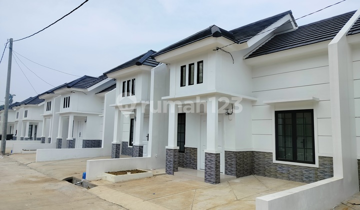 European-style house eligible for KPR (home ownership credit) without down payment, flood-free, close to Transjakarta and KRL.