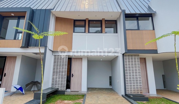 Rumah Lantai Full Fasilitas Bebas Banjir Deket Tol Mepet Jakarta