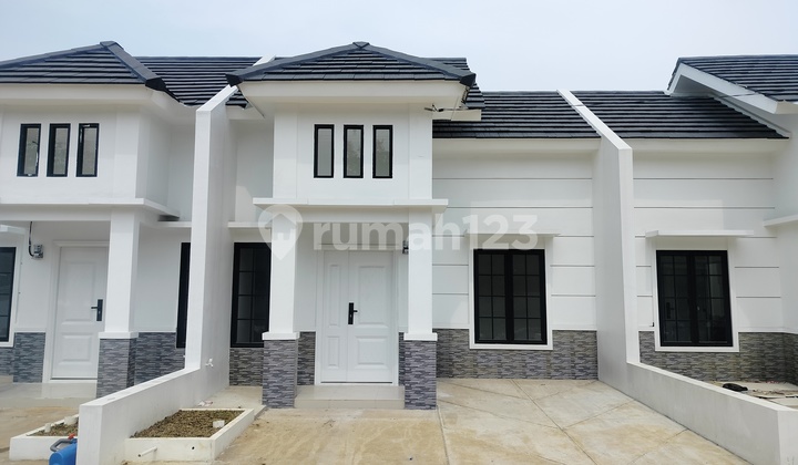 European-style house eligible for KPR (home ownership credit) without down payment, flood-free, close to Transjakarta and KRL.