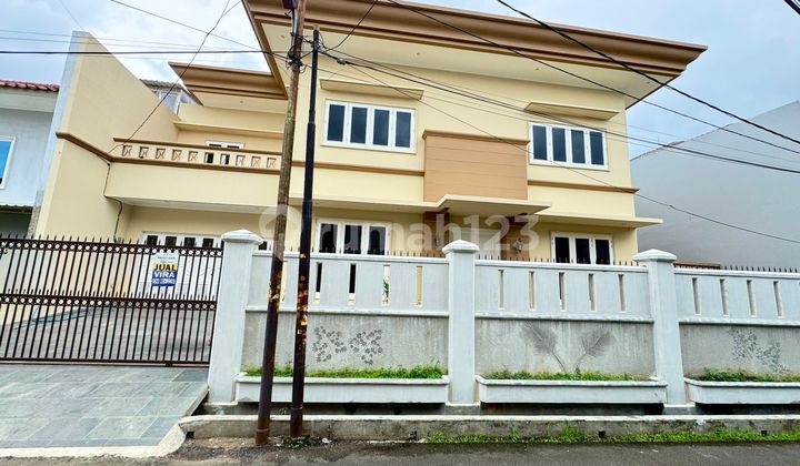 *Rumah di Taman Kedoya Baru Residence Full Renov Semi Furnish*