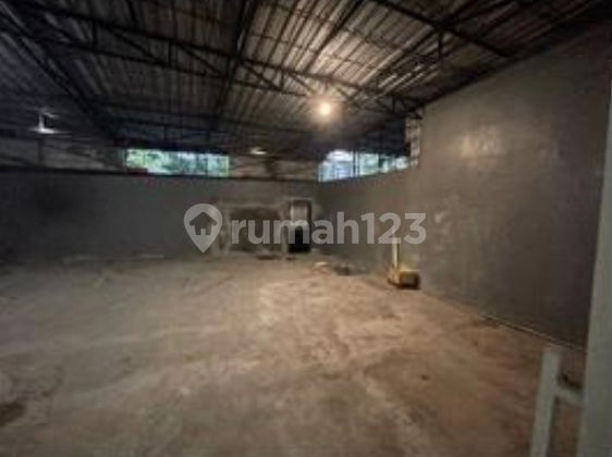 For Rent 2-Storey Shop House on Raya Rungkut 2