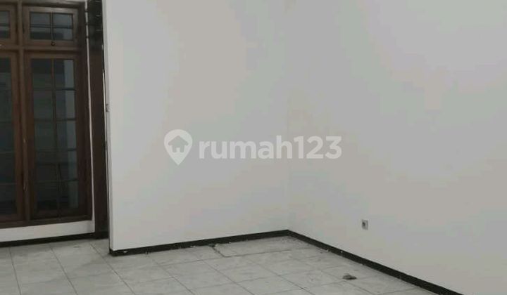 For Rent: 2-Story Shop House in City Center