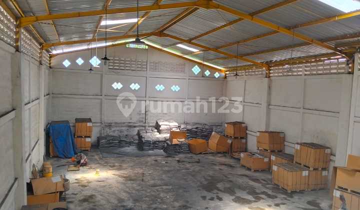 For Rent: Tropodo Raya Warehouse Roadside