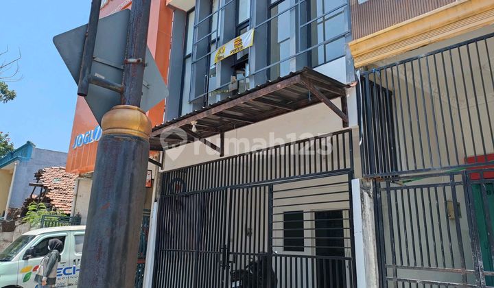 For Sale: Shophouse Near Juanda Toll Road 2