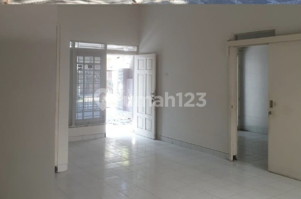 Disewakan Rumah Semi Furnish Rungkut 2