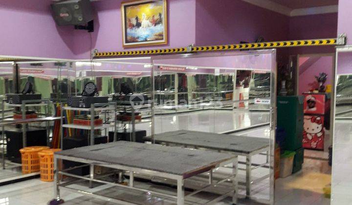 Dijual Rumah Usaha Daerah Padat Penduduk 1