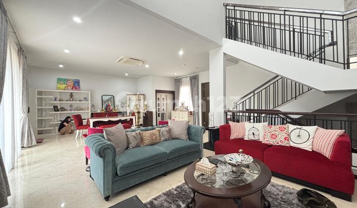 There is a Wide Lift 10 Beautiful Houses at The Zora BSD City 2