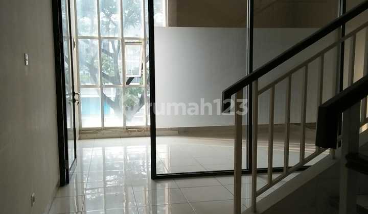 Strategic Shop House on Serpong Main Road Tangerang Near Toll Gate