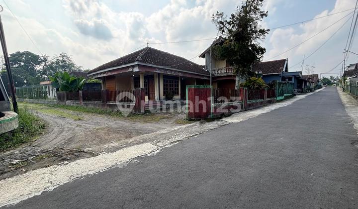 1,8Jt/M Tanah Jogja Dekat Jl. Jogja-Magelang 8 Menit Sch Mall 1,8Jt/M Tanah Jogja Dekat Jl. Jogja-Magelang 8 Menit Sch Mall
