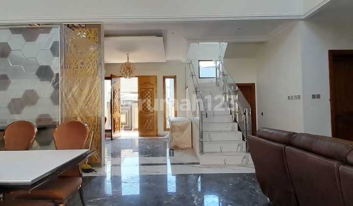 "Luxurious Balinese Villa Design with Swimming Pool"