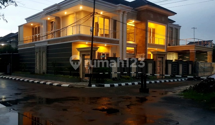 "Luxurious Balinese Villa Design with Swimming Pool"