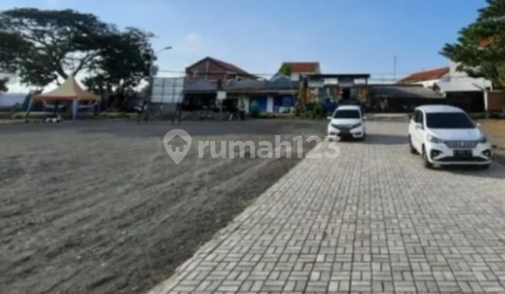 Utara Hotel Hyatt Jalan Palagan, Tanah Tepi JL. Pandowoharjo Utara Hotel Hyatt Jalan Palagan, Tanah Tepi JL. Pandowoharjo