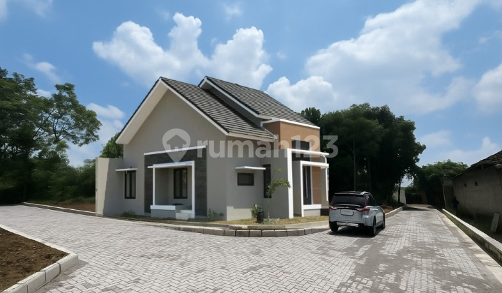 Land for Sale Near Jogja-Solo Road, Build Your Own House in Kalasan 1