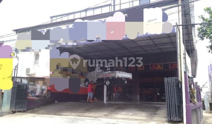 For Sale Strategic 3-Story Shop House in Karawaci Cheap SHM Negotiable