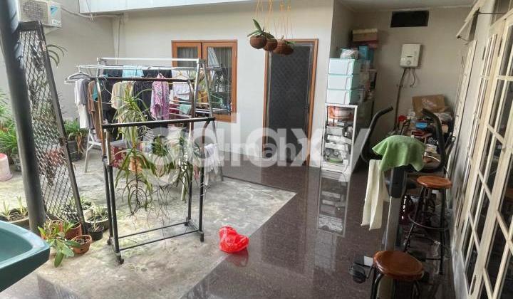 House in East Surabaya, strategic location. 2