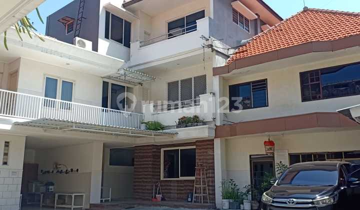 Owner Needs Quick Sale: Shophouse and House Combined into One Building in Kusuma Bangsa Surabaya 2