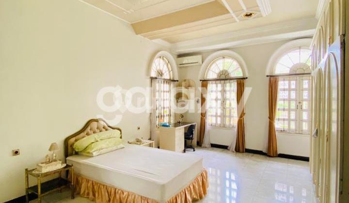 RUMAH MEWAH SIAP HUNI DI 0 JALAN RAYA DHARMAHUSADA INDAH HANYA 5 MENIT KE GALAXY MALL & MANYAR KERTOARJO 2