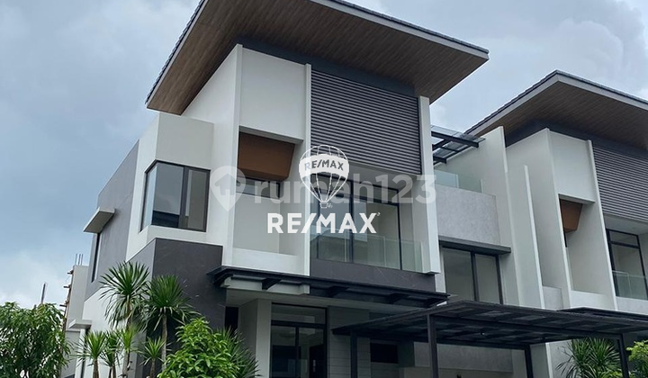 3-Story House - Gading Serpong 5+1 BR - Smart Home & Private Elevator 3-Story House - Gading Serpong 5+1 BR - Smart Home & Private Elevator