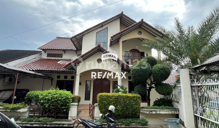 Spacious House in Bintaro Jaya, Near Toll Road & 10 Minutes to Station