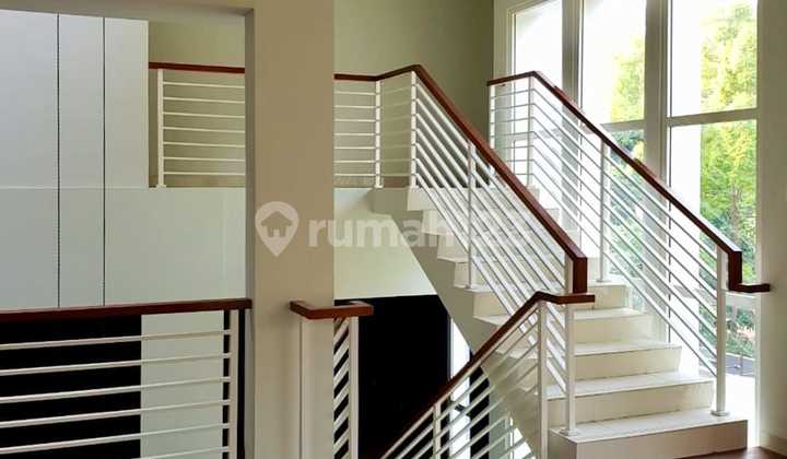 HOUSE TASTE VILLA HOOK FRONT AND SIDE LARGE GARDEN- KEBAYORAN BINTARO