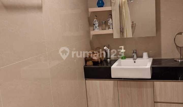 RUMAH HOEK RIVIERA METLAND PURI ADA TERAS ASRI TANAH SISA  JALAN KON BLOK 2