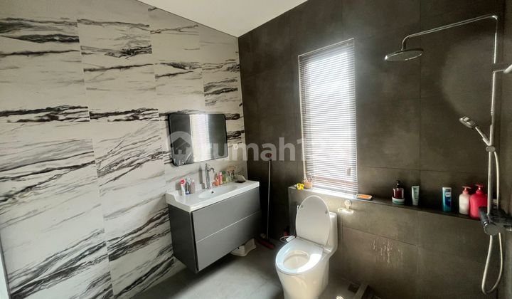 Rumah Kebayoran Village Hoek Taman Luas Siap Huni - Bintaro Sek 7