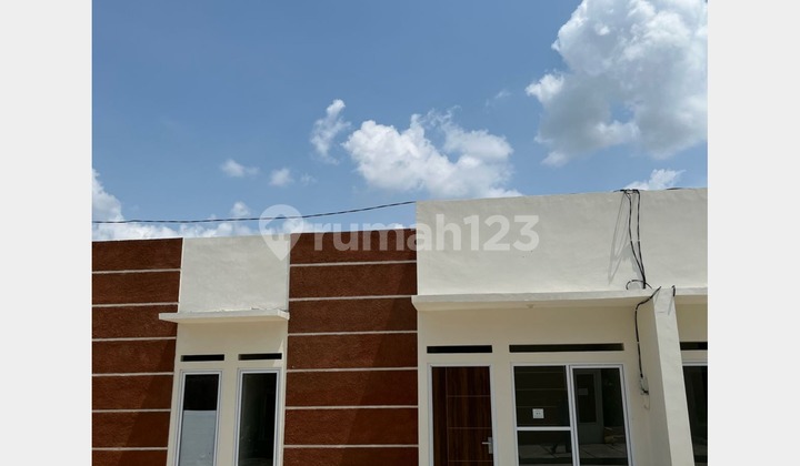 Rumah bergaya minimalist modern di Gubug 1