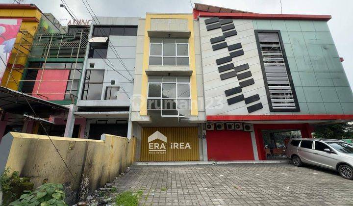 Ruko 3 lantai Disewakan Solo di Pasar Kliwon Surakarta, dekat RS Kustati dan Alun-Alun Kidul 1